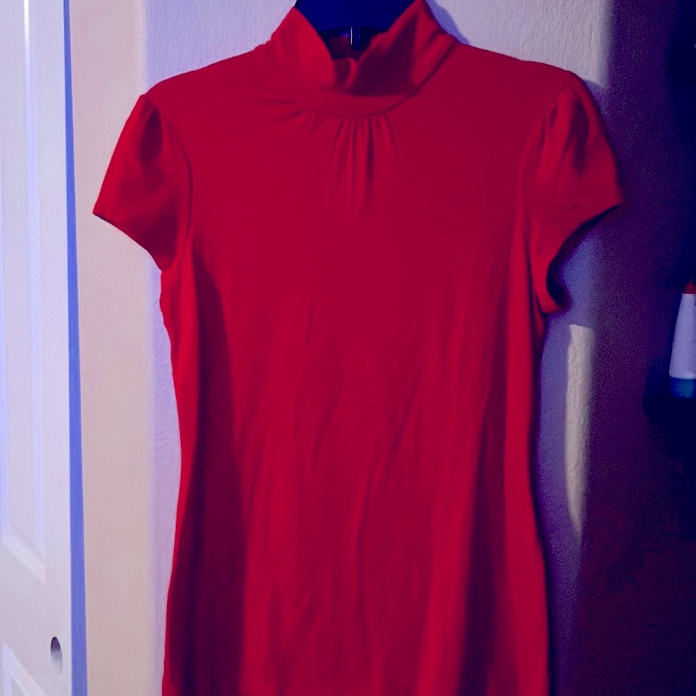 Nwot EXPRESS MEDIUM RED SHORT SLEEVE TURTLE NECK